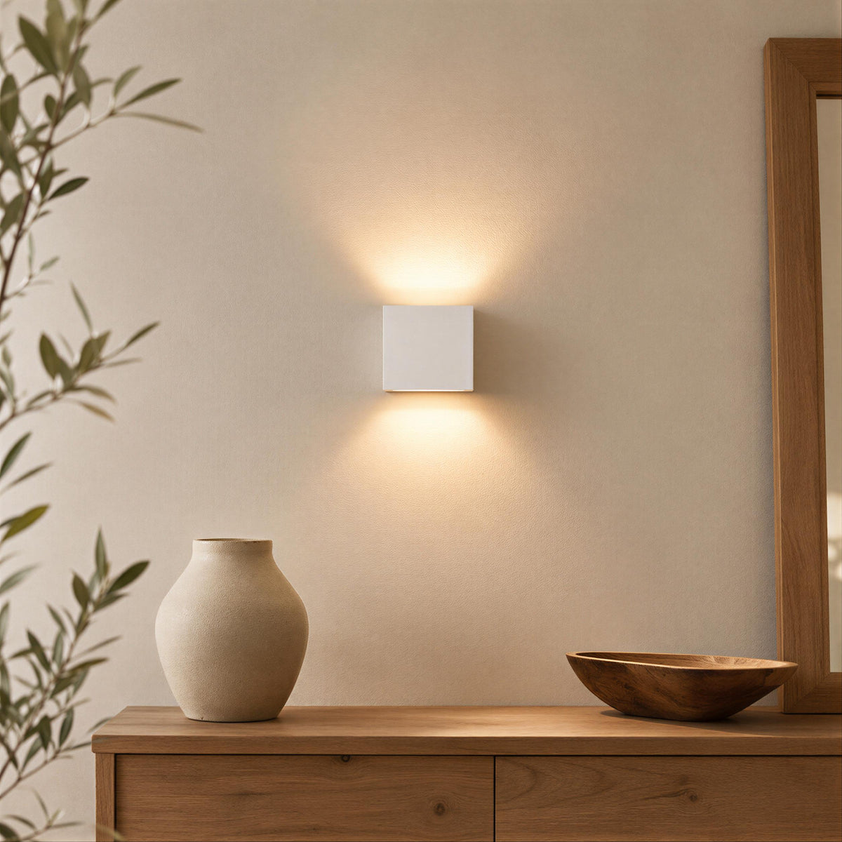 Livia Wall Light